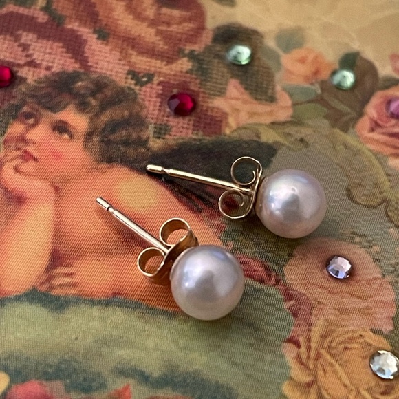 14kt solid yellow gold saltwater white akoya? pearl solitaire stud earrings - Picture 2 of 7